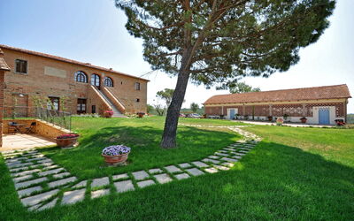 Podere Romina: Building Exterior, Garden