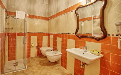 Granaio Apartment: Salle de bain