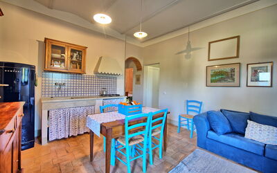 Stalla Apartment: Cuisine, Salle à manger, Salon