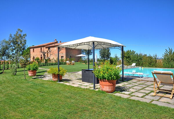 Podere Romina: bassin, Jardin