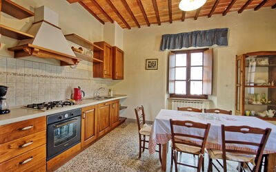 Villa Capolona: Cucina, Sala da pranzo