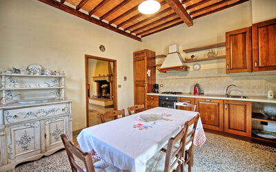 Villa Capolona: Cucina, Sala da pranzo