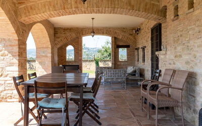 Villa Assisi: Balcon / Terrasse / Patio