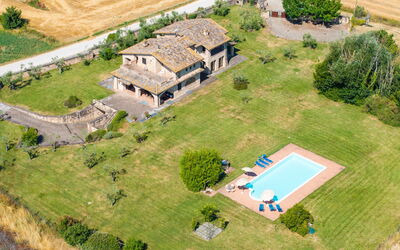 Villa Assisi: bassin, Jardin