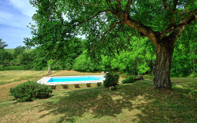 Villa Gualchiere: Buitenshuis, Tuin, zwembad