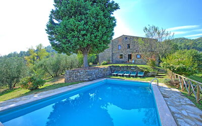 Villa Palazzone: Giardino, Piscina