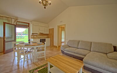 Villa Apollinare: Keuken, Lunchroom, Woonkamer
