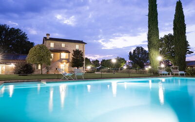 Villa Apollinare: Buitenshuis, zwembad