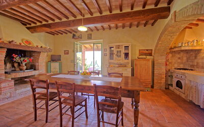 Castelmuzio: Dining Room, Living Room