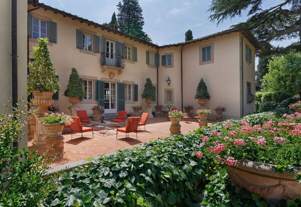 Villa De Ranieri: Building Exterior, Garden