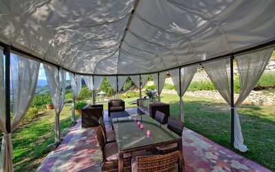 Villa Tenuta Lonciano: all'aperto, Balcone / Terrazza / Patio