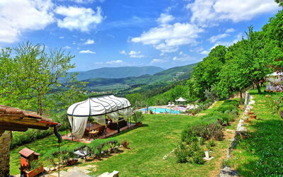 Villa Tenuta Lonciano: all'aperto, Estate, Giardino, Vista Panoramica