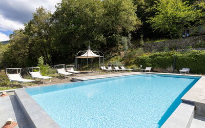 Villa Tenuta Lonciano: all'aperto, Piscina