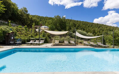 Villa Tenuta Lonciano: all'aperto, Piscina