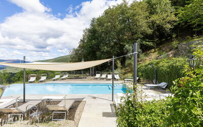 Villa Tenuta Lonciano: all'aperto, Piscina, Vista Panoramica