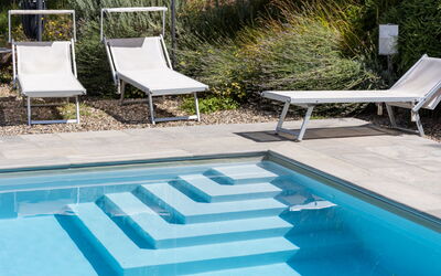 Villa Tenuta Lonciano: all'aperto, Piscina