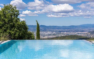 Villa Tenuta Lonciano: all'aperto, Piscina, Vista Panoramica