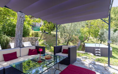 Villa Tenuta Lonciano: all'aperto, Balcone / Terrazza / Patio, Esterni, Giardino, Piscina