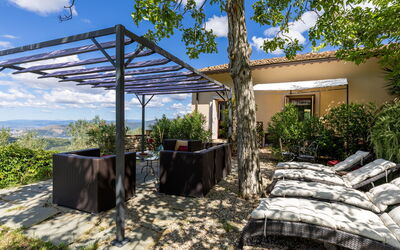 Villa Tenuta Lonciano: all'aperto, Balcone / Terrazza / Patio, Giardino