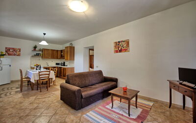 Villa Picchio: Cuisine, Salle à manger, Salon