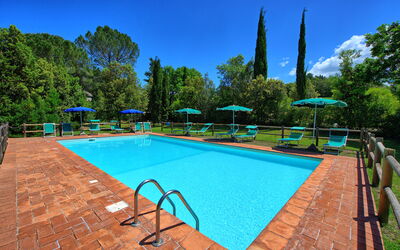 Villa Picchio: bassin, Extérieur