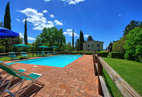 Villa Picchio: Buitenshuis, Tuin, zwembad