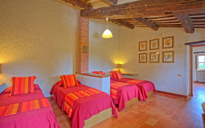 Villa Uccellaia: chambre à coucher