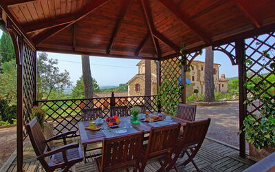Villa Uccellaia: Balcon / Terrasse / Patio
