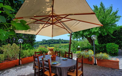 Villa Uccellaia: Balcon / Terrasse / Patio, Extérieur, Jardin