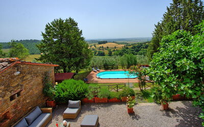 Villa Uccellaia: bassin, Vues