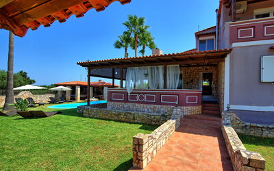 Villa Milon: Buitenshuis, Tuin