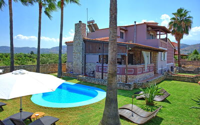 Villa Milon: Buitenshuis, Tuin, Zomer, zwembad