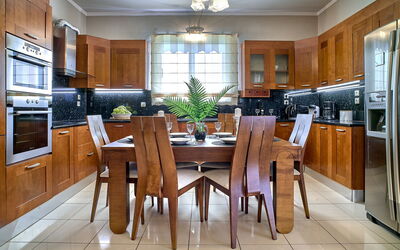 Villa Milon: Keuken, Lunchroom