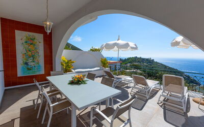 Villa Marianna: Balkon / terras / patio, Buitenkanten, Buitenshuis, Keer bekeken