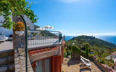 Villa Marianna: Buitenkanten, Buitenshuis, Keer bekeken