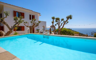 Villa Marianna: Buitenkanten, Buitenshuis, Keer bekeken, zwembad