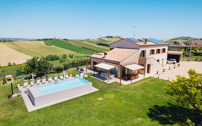 Villa Vespro: Giardino, Piscina