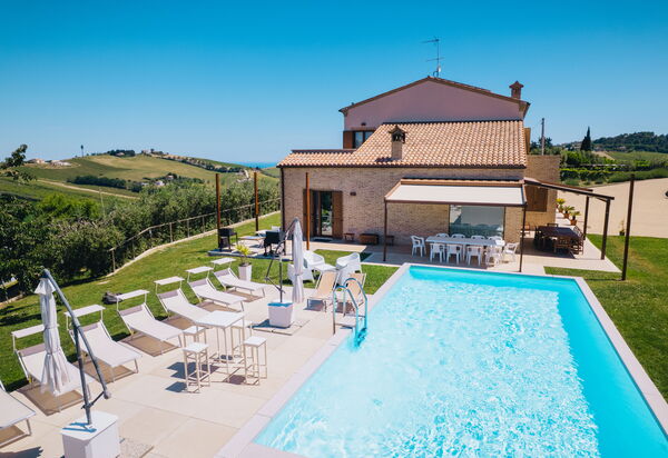 Villa Vespro: Building Exterior