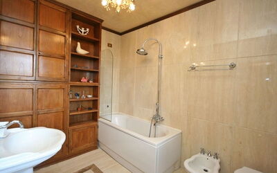 Villa Guia: Bathroom