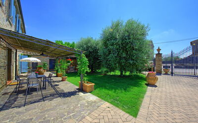 Villa Giare: all'aperto, Balcone / Terrazza / Patio, Giardino