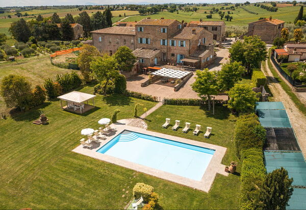 Villa Giare: bassin, Extérieur, Extérieurs