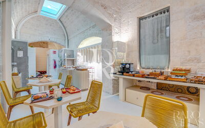 Vico Bianco Raro Rooms