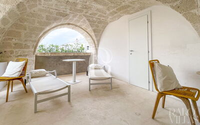 Vico Bianco Raro Rooms