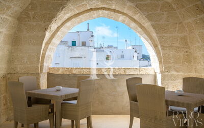 Vico Bianco Raro Rooms