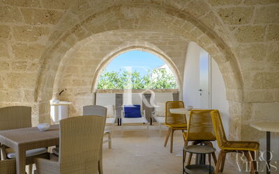 Vico Bianco Raro Rooms