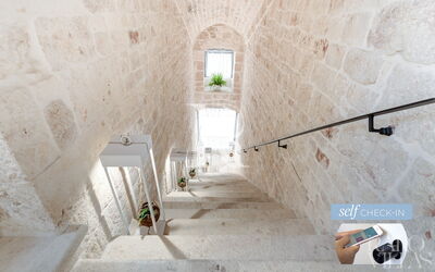 Vico Bianco Raro Rooms