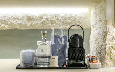 Vico Bianco Raro Rooms