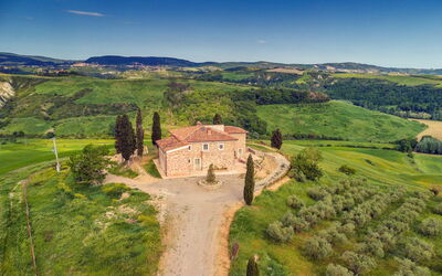 Villa Taylor: Overhead view of the beautiful natural landscape surrounding Casa Insieme