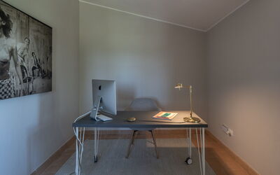 Villa Taylor: Office if out guests need to work during their stay