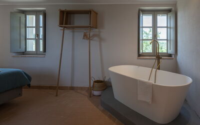 Villa Taylor: Fourth bedroom with bath tub